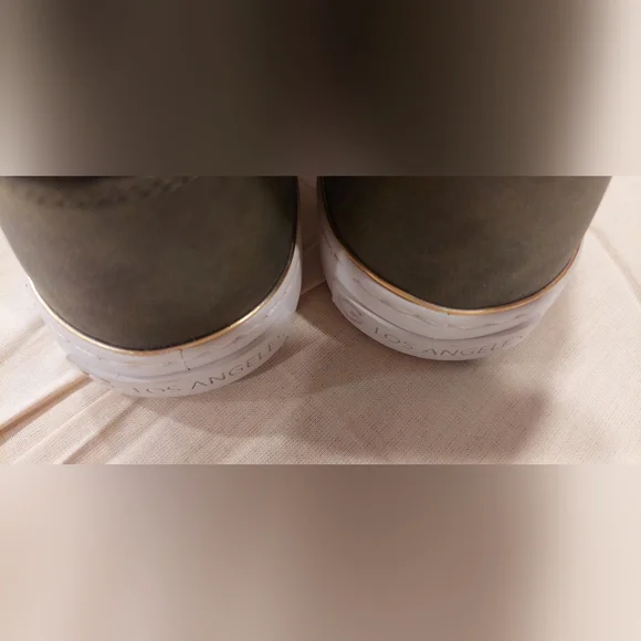 Cozy Women's Winter Boots with Faux Fur - Black and Cream - Picture 5 of 9